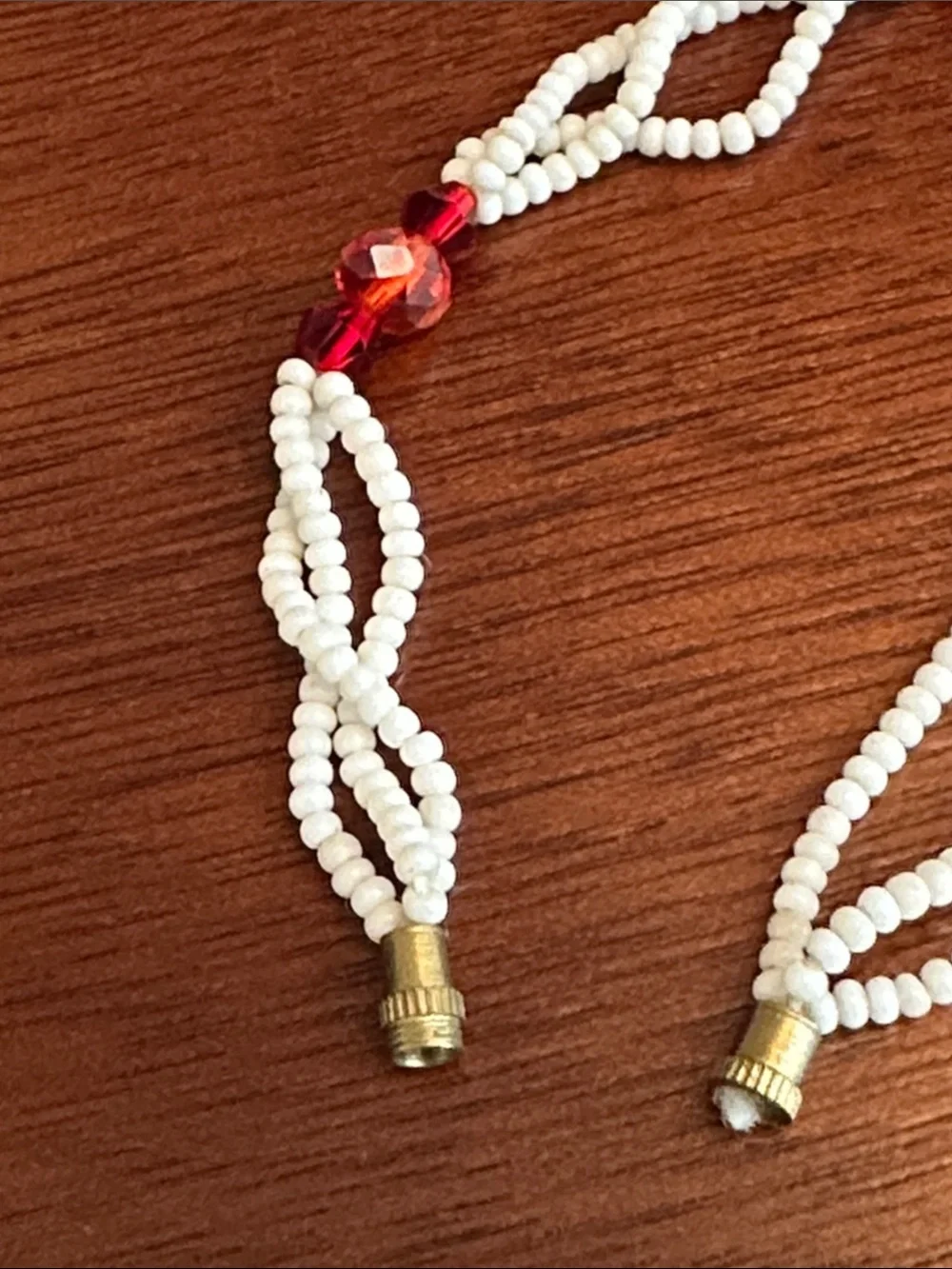 Fashion Jewelry White Seed Bead Bracelet with Red and Clear Accents